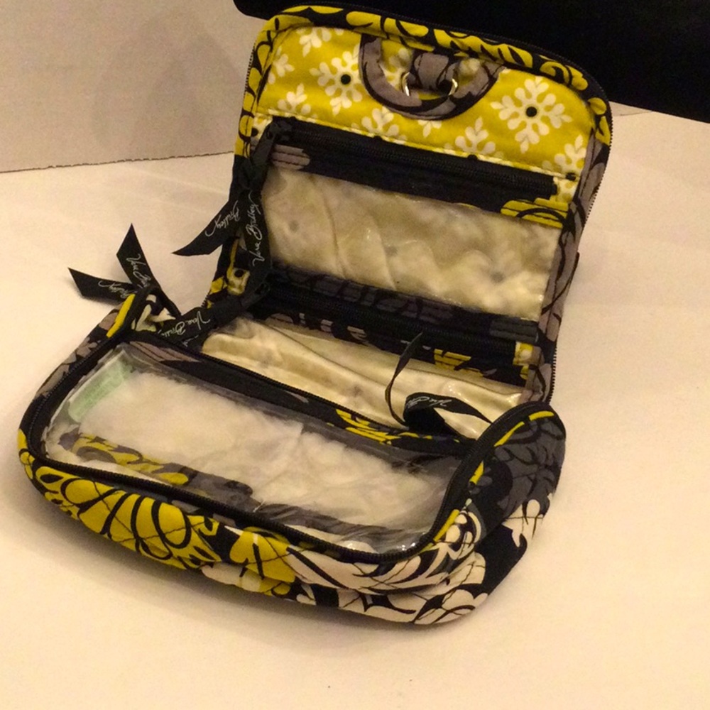 Vera Bradley jerelry/travel bag